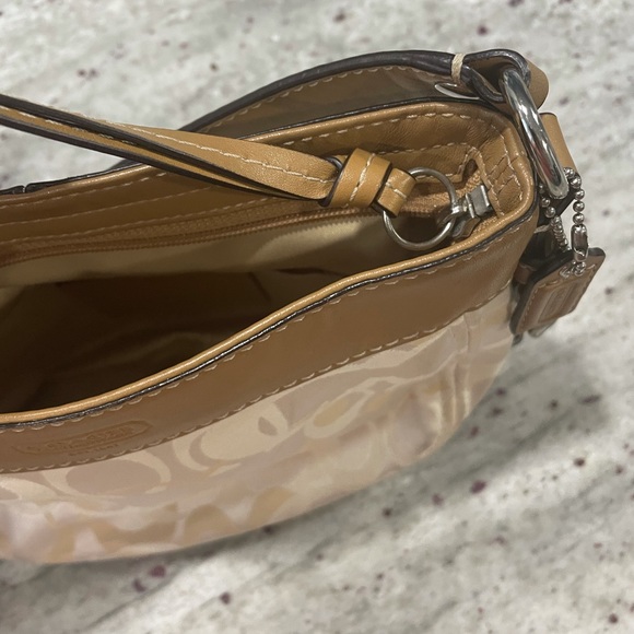 Coach Zoe Shoulder Bag - Cream/Tan Authentic - Picture 11 of 16